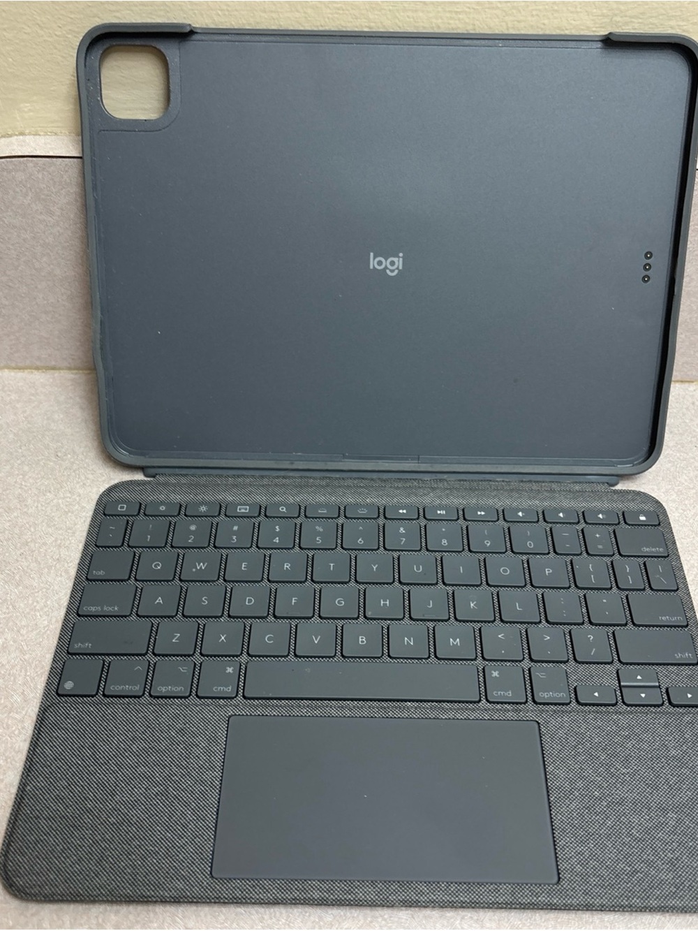Logitech Combo Touch Backlit Keyboard for iPad AIR YU0048 820-009639 UNTESTED